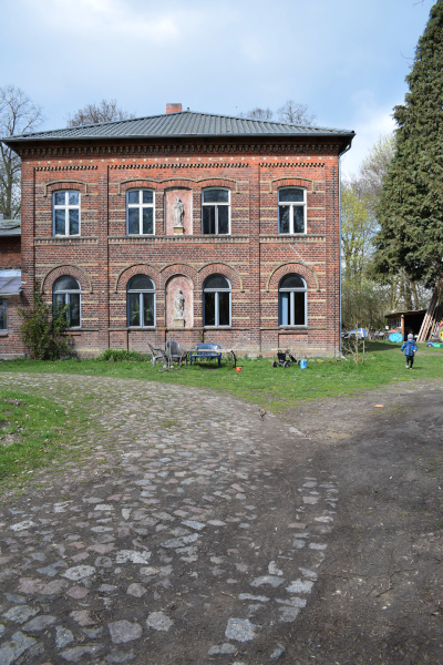 Gutshaus-Boltenhagen-Vorderansicht-hoch Gutshaus-Boltenhagen-Vorderansicht-hoch