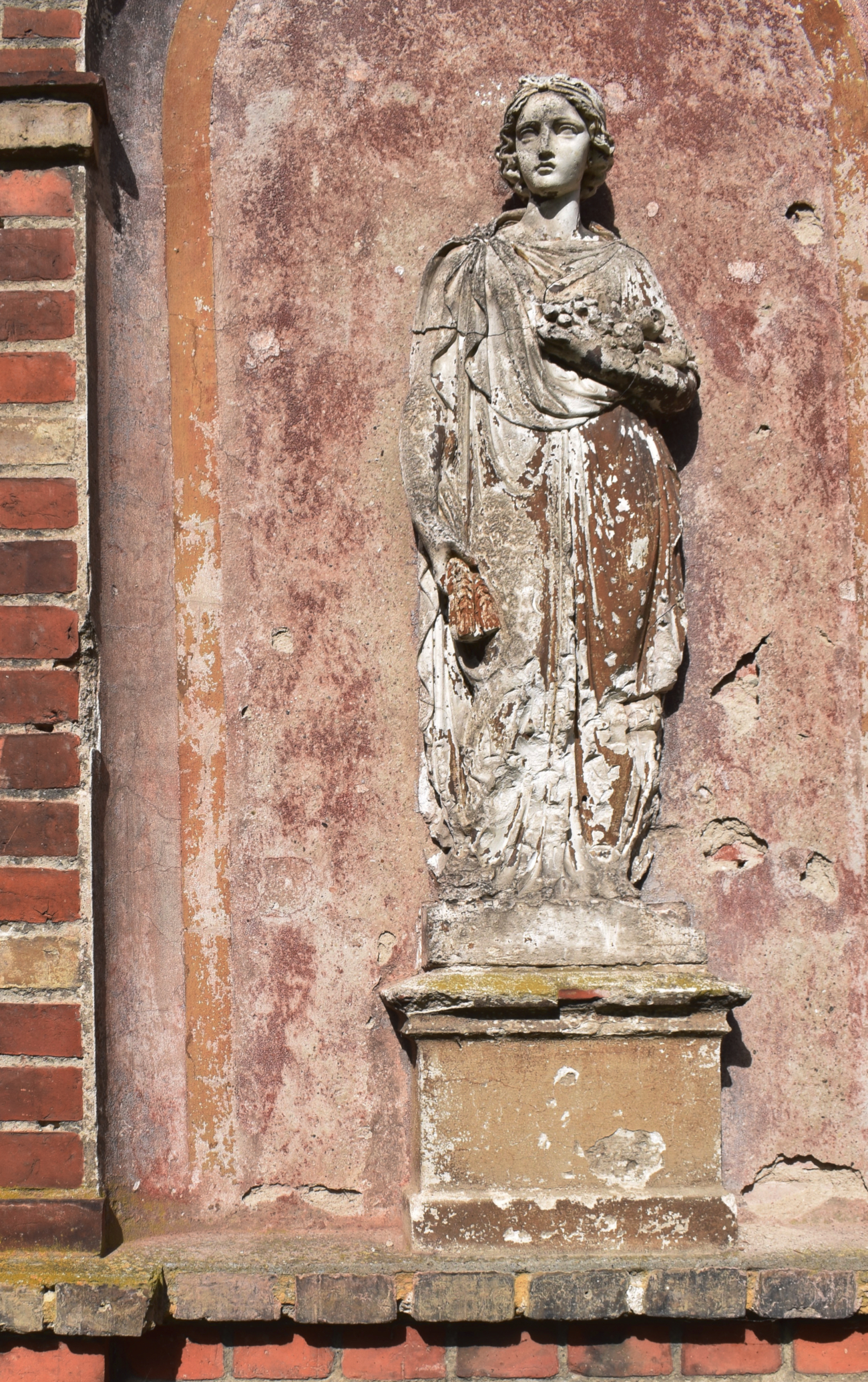 Statue-Gutshaus-Boltenhagen Statue-Gutshaus-Boltenhagen